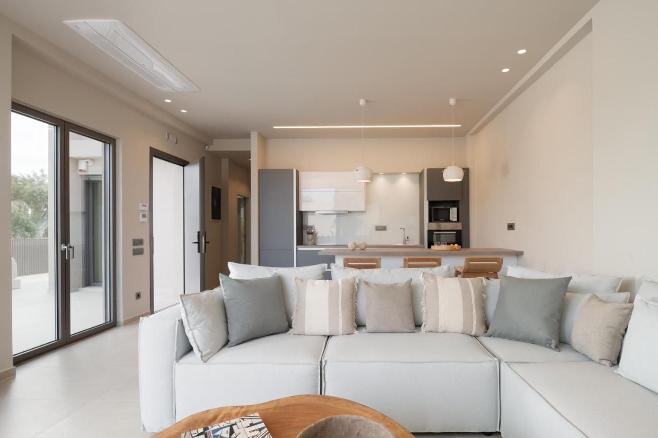 Athina Luxury Villa, With Pool & Walk To The Beach, By Thinkvilla Ханя Екстериор снимка