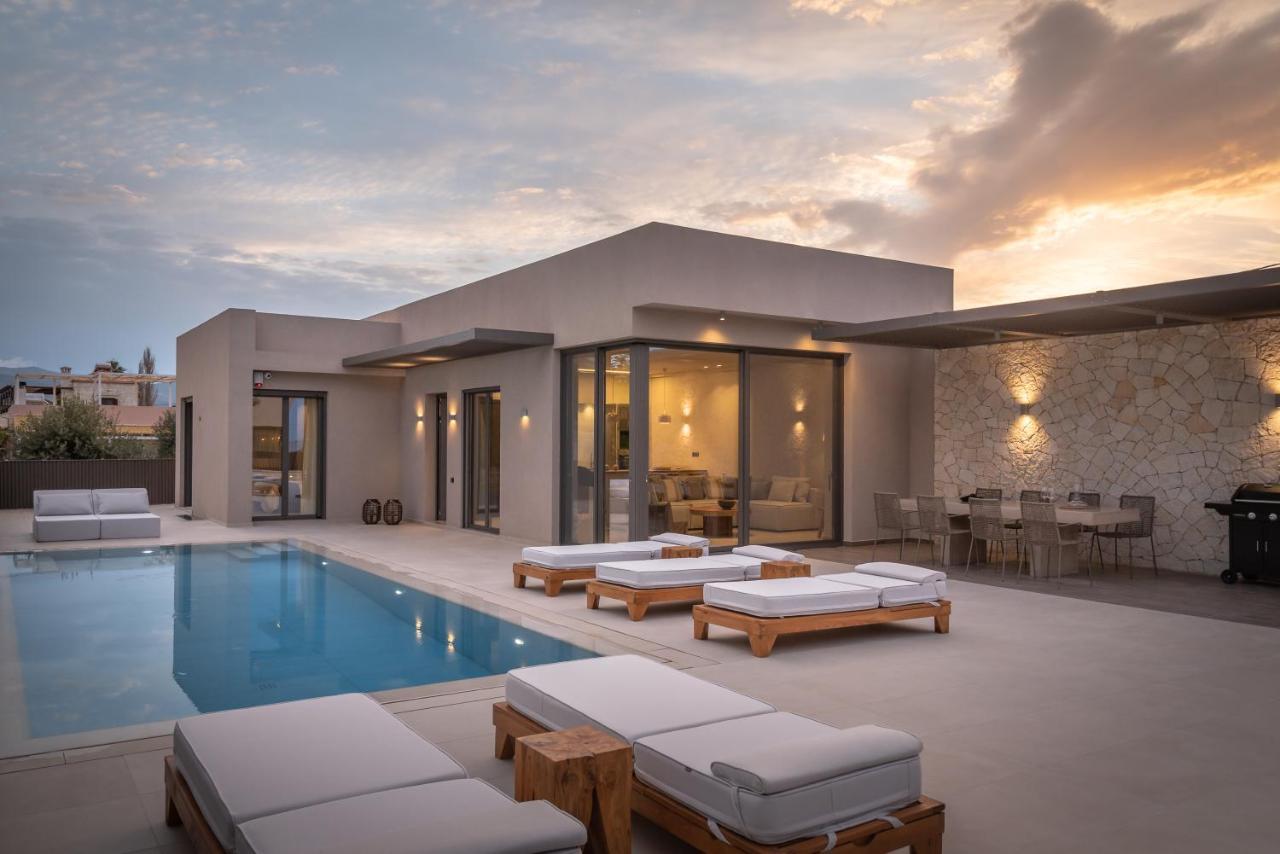 Athina Luxury Villa, With Pool & Walk To The Beach, By Thinkvilla Ханя Екстериор снимка