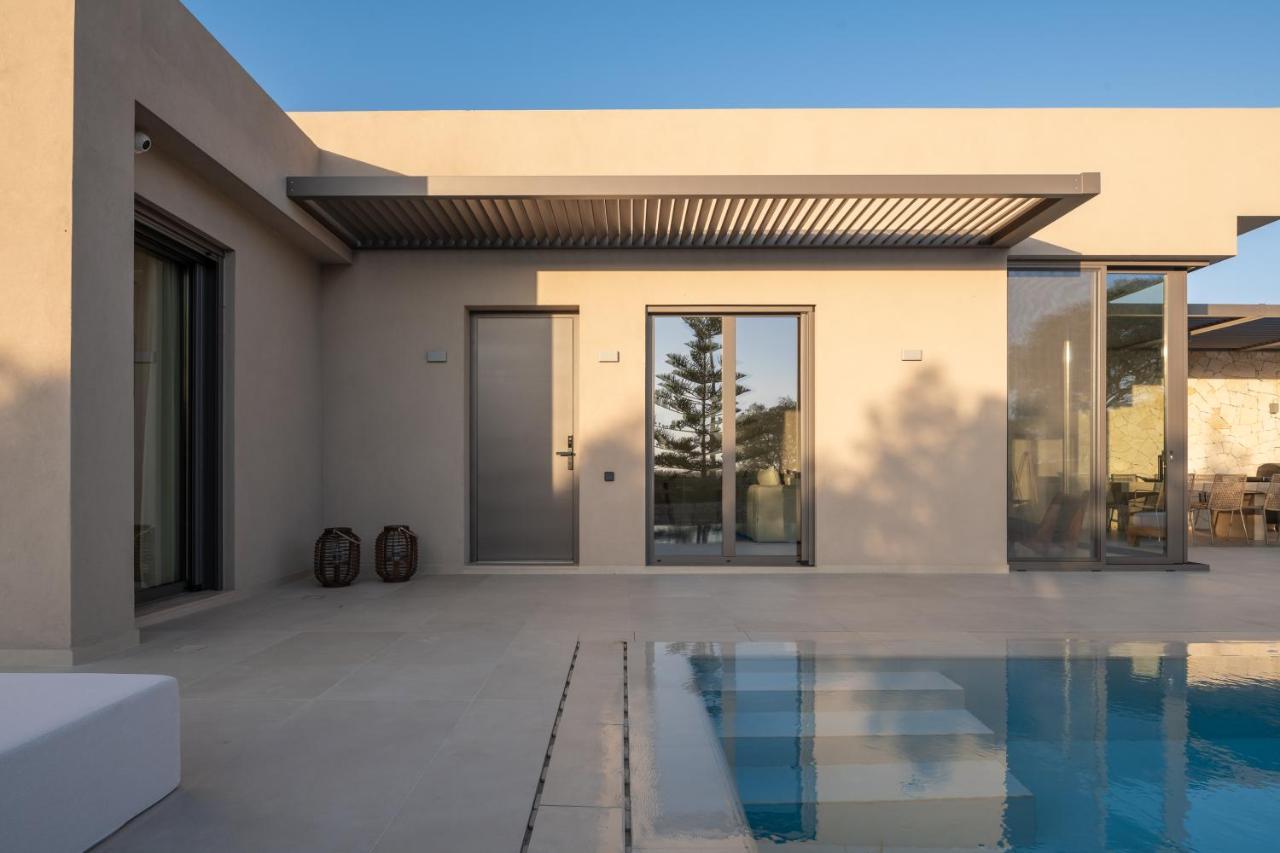 Athina Luxury Villa, With Pool & Walk To The Beach, By Thinkvilla Ханя Екстериор снимка