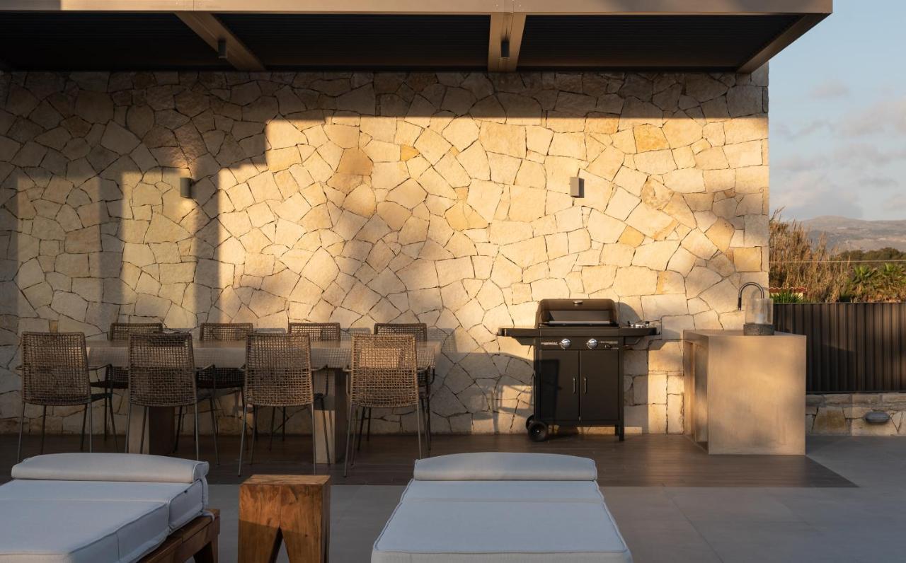 Athina Luxury Villa, With Pool & Walk To The Beach, By Thinkvilla Ханя Екстериор снимка